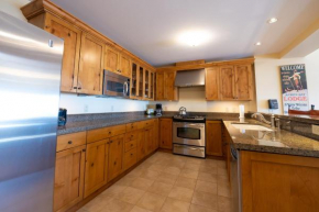 One Bedroom 6th Floor Condo with Beautiful Mountain View condo